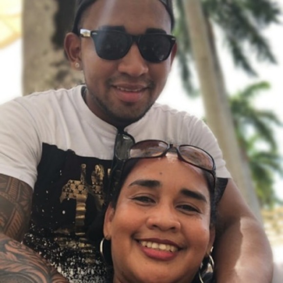 Meet your Posher, Azucena - Picture 1 of 1